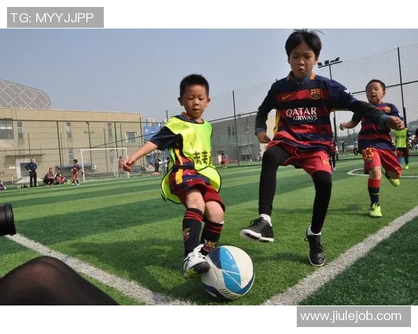 足球巴巴网助力青少年成长打造全方位足球培训平台